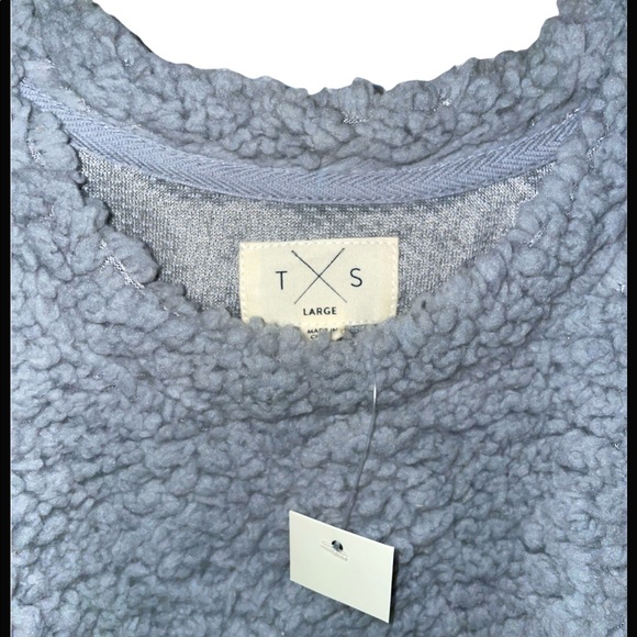 Light Grey Sherpa women’s sweater, unworn with tags. - Picture 3 of 5